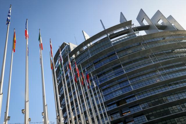 Eurodeputados aprovam primeira lei da UE para combater violência contra mulheres